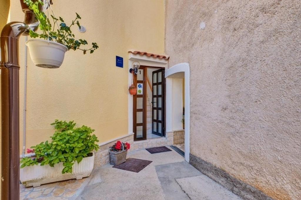 Apartment By The Sea Martinscica, Cres - 22582 *